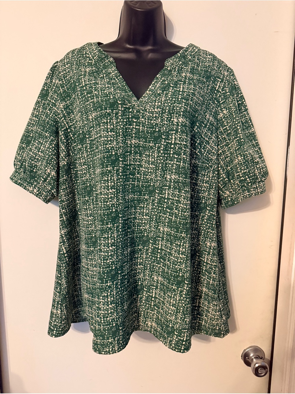 Bloomchic Green V-Neck puff Sleeve Blouse Sz 14 - 16